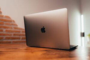 Dell XPS 9570 vs MacBook Pro: qué portátil es mejor para ti
