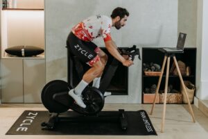 ¿Qué diferencia a las bicicletas indoor inteligentes de las bicicletas indoor clásicas?